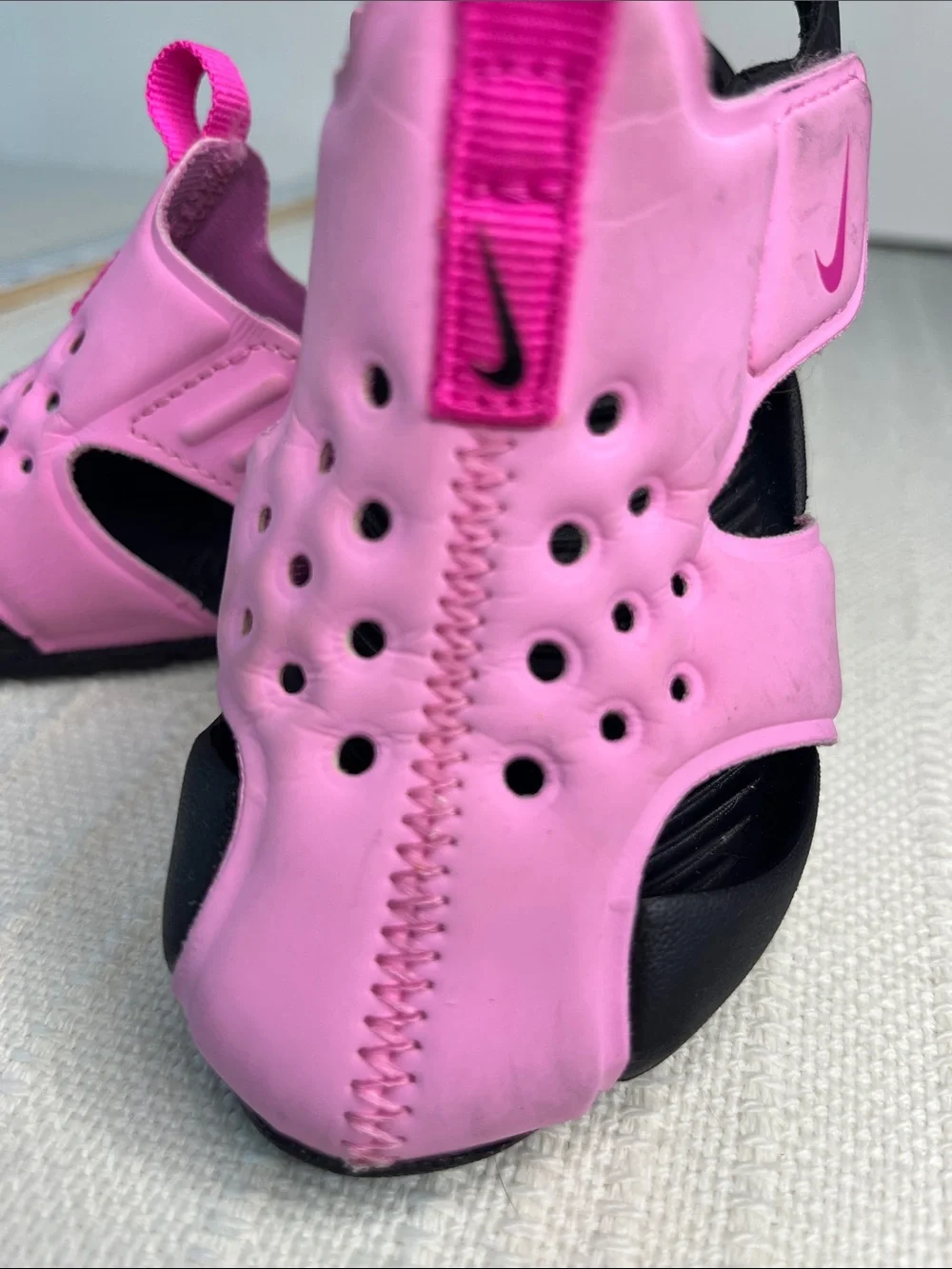 Nike Kids Pink & Black Water Sandals, toddler size 7 child, Swish, lightweight